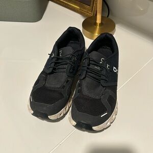 oncloud black tennis shoes